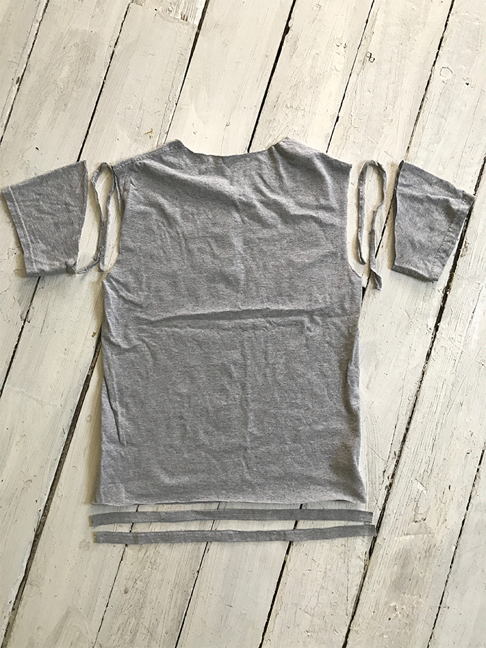 Here's A Simple Guide On How To Make A Face Mask From Old T-Shirts Without A Sewing Machine