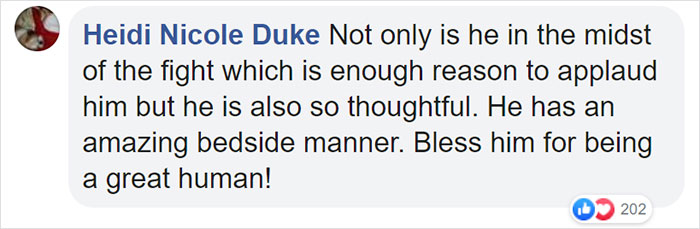 US Doctors Paste Photos Of Them Smiling On Their Protective Suits To Reassure COVID-19 Patients US Doctors Paste Photos Of Them Smiling On Their Protective Suits To Reassure COVID-19 Patients