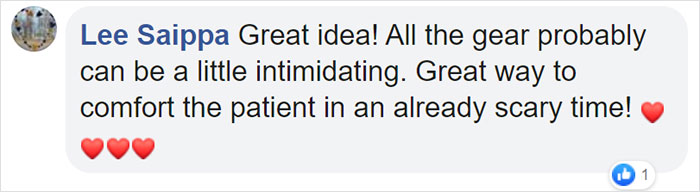 US Doctors Paste Photos Of Them Smiling On Their Protective Suits To Reassure COVID-19 Patients US Doctors Paste Photos Of Them Smiling On Their Protective Suits To Reassure COVID-19 Patients