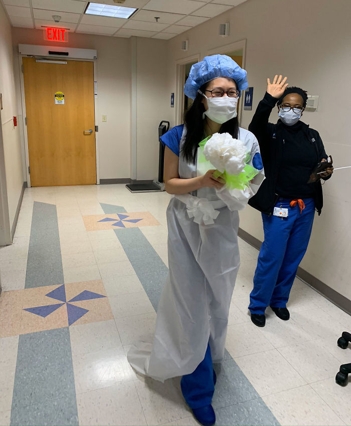 Residents Exchange Vows In Front Of Hospital Staff After Their Wedding Gets Canceled Due To Coronavirus Residents Exchange Vows In Front Of Hospital Staff After Their Wedding Gets Canceled Due To Coronavirus
