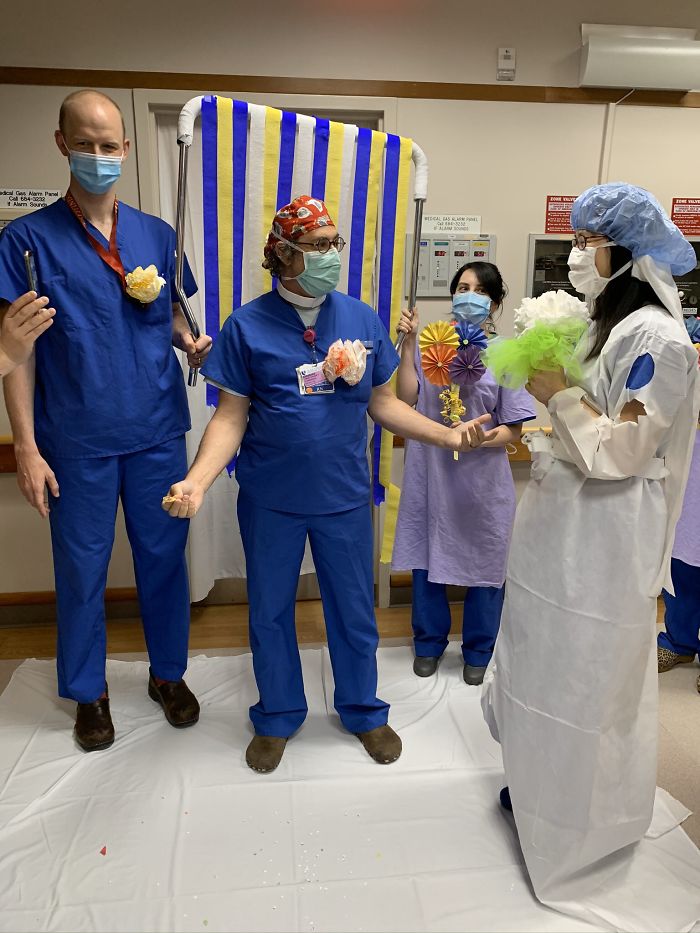 Residents Exchange Vows In Front Of Hospital Staff After Their Wedding Gets Canceled Due To Coronavirus Residents Exchange Vows In Front Of Hospital Staff After Their Wedding Gets Canceled Due To Coronavirus