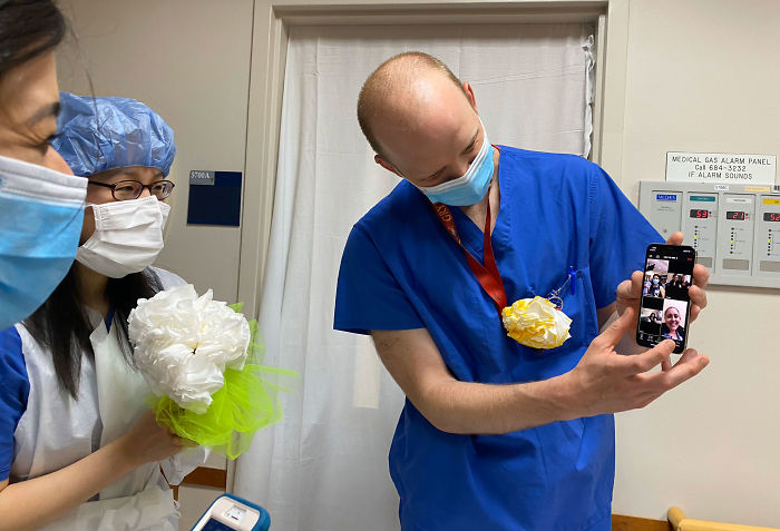 Residents Exchange Vows In Front Of Hospital Staff After Their Wedding Gets Canceled Due To Coronavirus Residents Exchange Vows In Front Of Hospital Staff After Their Wedding Gets Canceled Due To Coronavirus