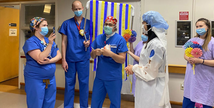 Residents Exchange Vows In Front Of Hospital Staff After Their Wedding Gets Canceled Due To Coronavirus Residents Exchange Vows In Front Of Hospital Staff After Their Wedding Gets Canceled Due To Coronavirus