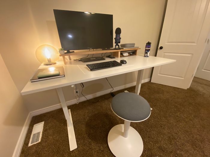 Standing Desk With 32” TV For External Monitor.