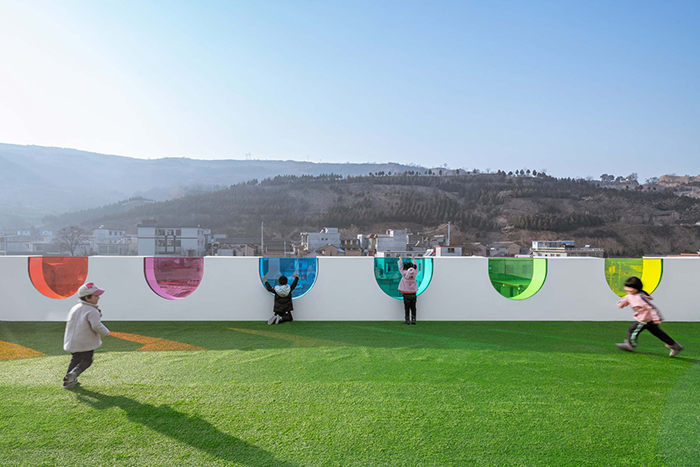 483 Rainbow-Colored Glass Panels Emit A Rotating Kaleidoscope In This Playful Kindergarten 483 Rainbow-Colored Glass Panels Emit A Rotating Kaleidoscope In This Playful Kindergarten