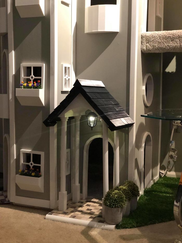 Man Builds Two Kitty Towers For His Cats And So Many People Want It, He's Gonna Start Selling The Building Plans Man Builds Two Kitty Towers For His Cats And So Many People Want It, He's Gonna Start Selling The Building Plans