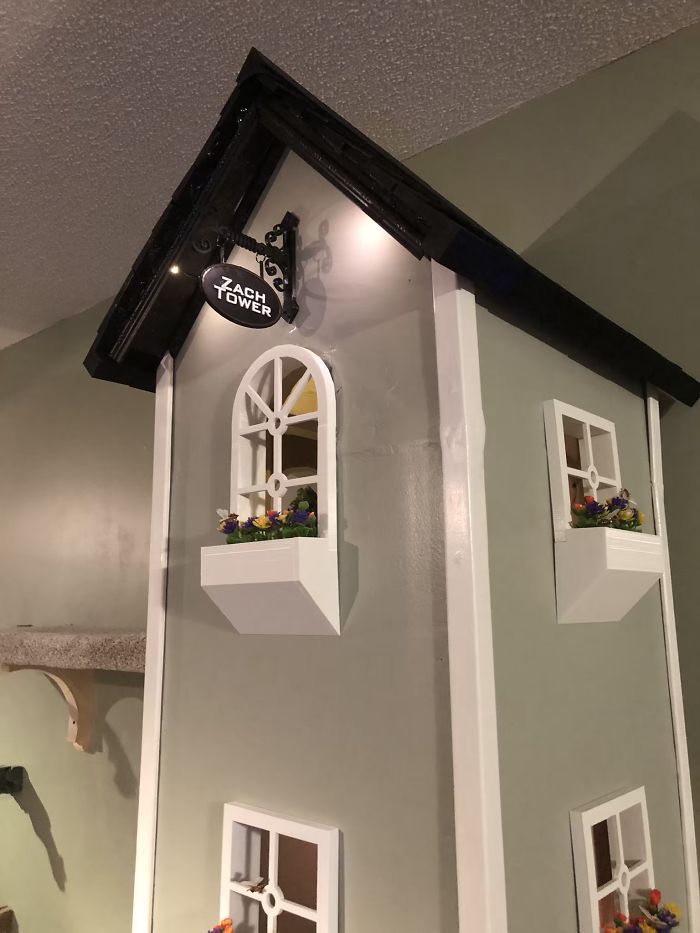 Man Builds Two Kitty Towers For His Cats And So Many People Want It, He's Gonna Start Selling The Building Plans Man Builds Two Kitty Towers For His Cats And So Many People Want It, He's Gonna Start Selling The Building Plans