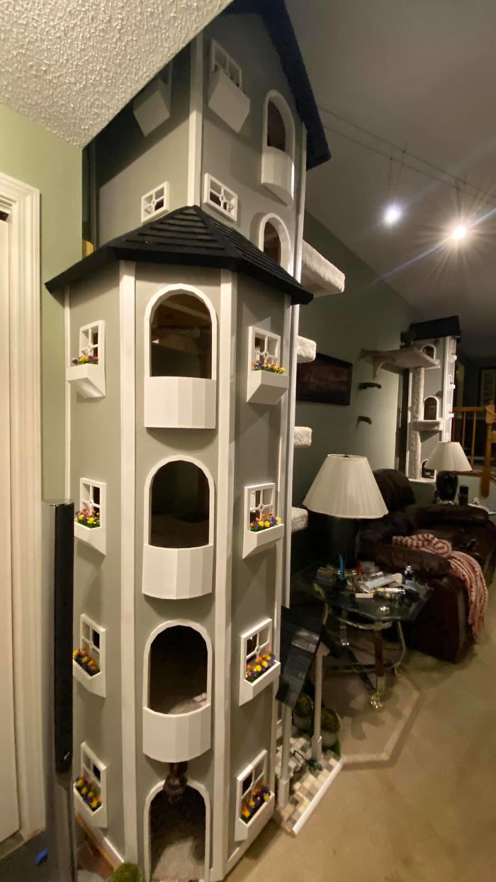 Man Builds Two Kitty Towers For His Cats And So Many People Want It, He's Gonna Start Selling The Building Plans Man Builds Two Kitty Towers For His Cats And So Many People Want It, He's Gonna Start Selling The Building Plans