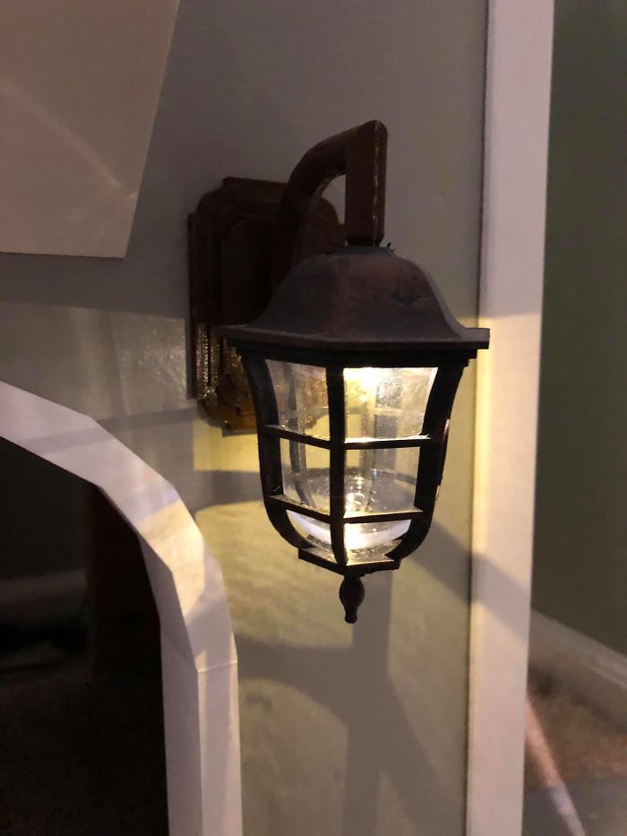 Man Builds Two Kitty Towers For His Cats And So Many People Want It, He's Gonna Start Selling The Building Plans Man Builds Two Kitty Towers For His Cats And So Many People Want It, He's Gonna Start Selling The Building Plans