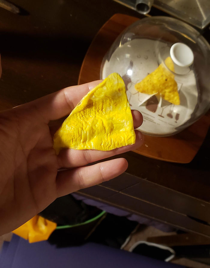 Boyfriend Goes Above And Beyond To Eat The Last Dorito Without His GF Knowing, And His Hilarious Plan Works Boyfriend Goes Above And Beyond To Eat The Last Dorito Without His GF Knowing, And His Hilarious Plan Works