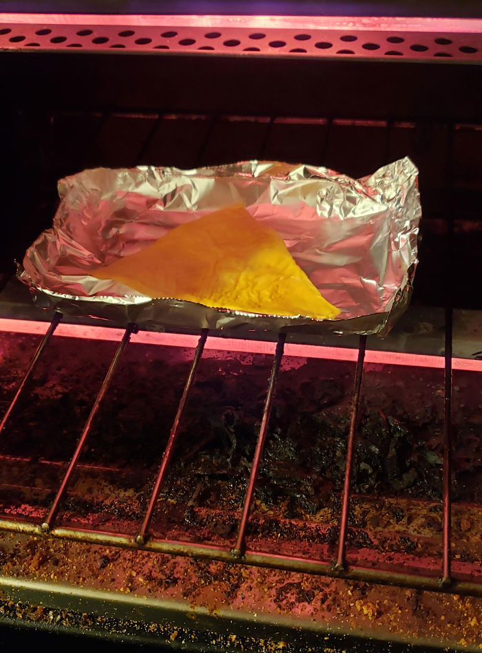 Boyfriend Goes Above And Beyond To Eat The Last Dorito Without His GF Knowing, And His Hilarious Plan Works Boyfriend Goes Above And Beyond To Eat The Last Dorito Without His GF Knowing, And His Hilarious Plan Works