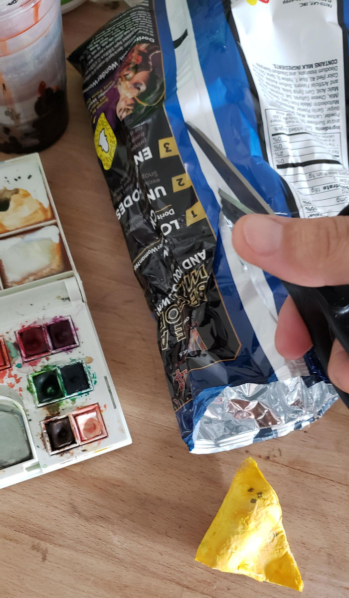 Boyfriend Goes Above And Beyond To Eat The Last Dorito Without His GF Knowing, And His Hilarious Plan Works