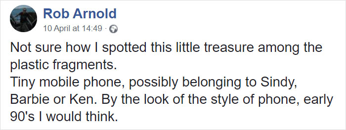 Man Takes Home 551lbs Of Trash From The Beach, Sorts It Out In His Backyard And Shares Interesting Finds