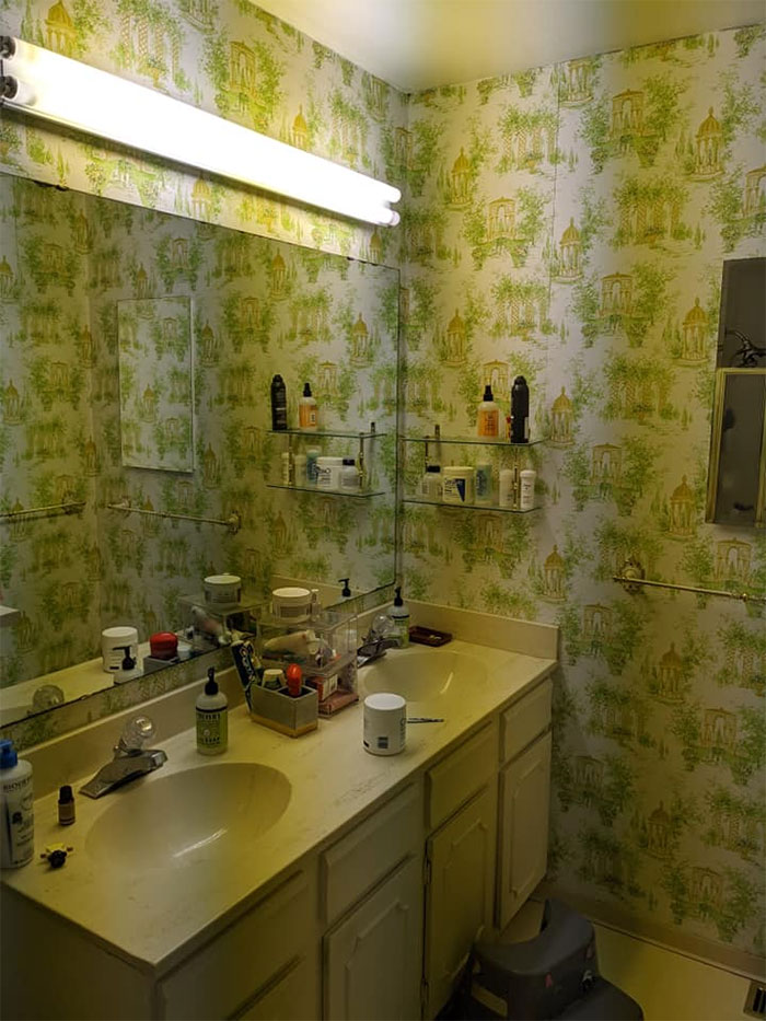 Here Are The Untouched Seventies Bathrooms In My New House