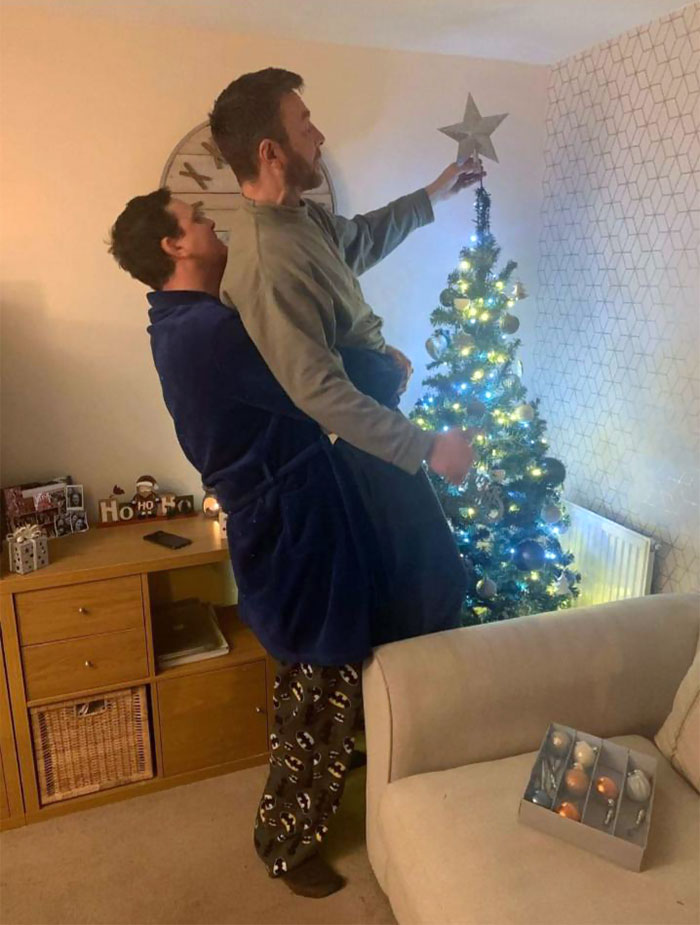 My Girlfriend's Brother Is On The Spectrum. The Only Time We'd Spoken Was When We Spent 3 Hours Doing Jigsaws. After A Christmas Jigsaw, I (Right) Asked Him To Help Me Decorate The Christmas Tree