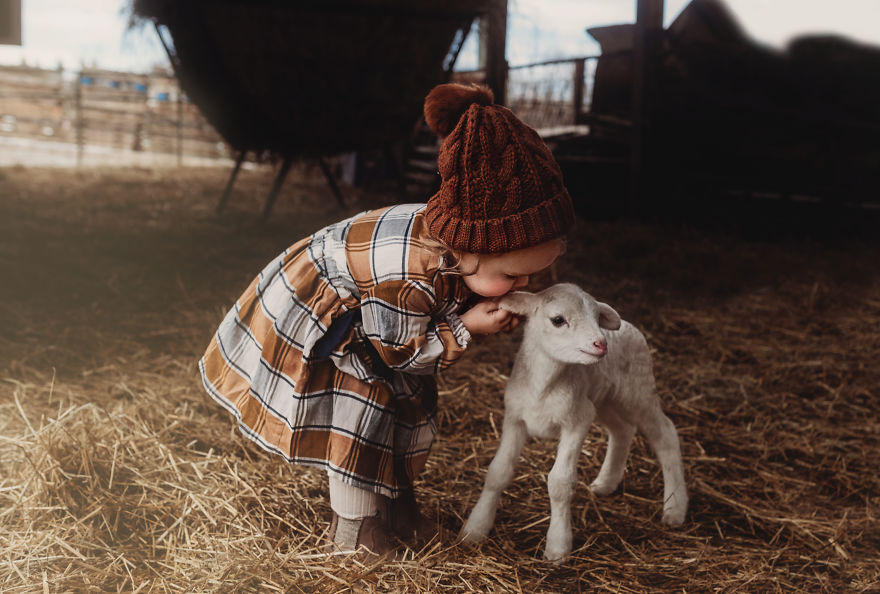 I Capture Children With Animals And Create Magical Moments.