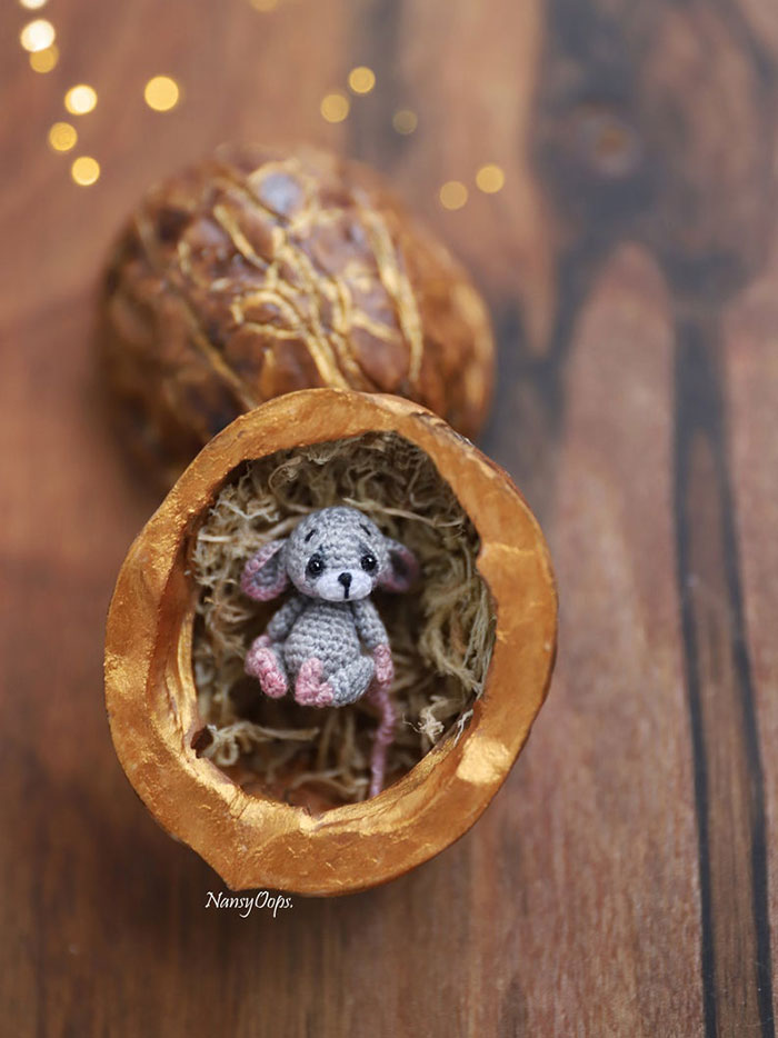 You Can Spend Quarantine By Crocheting The Tiniest Dragons That Will Make Your Desk Look Adorable You Can Spend Quarantine By Crocheting The Tiniest Dragons That Will Make Your Desk Look Adorable