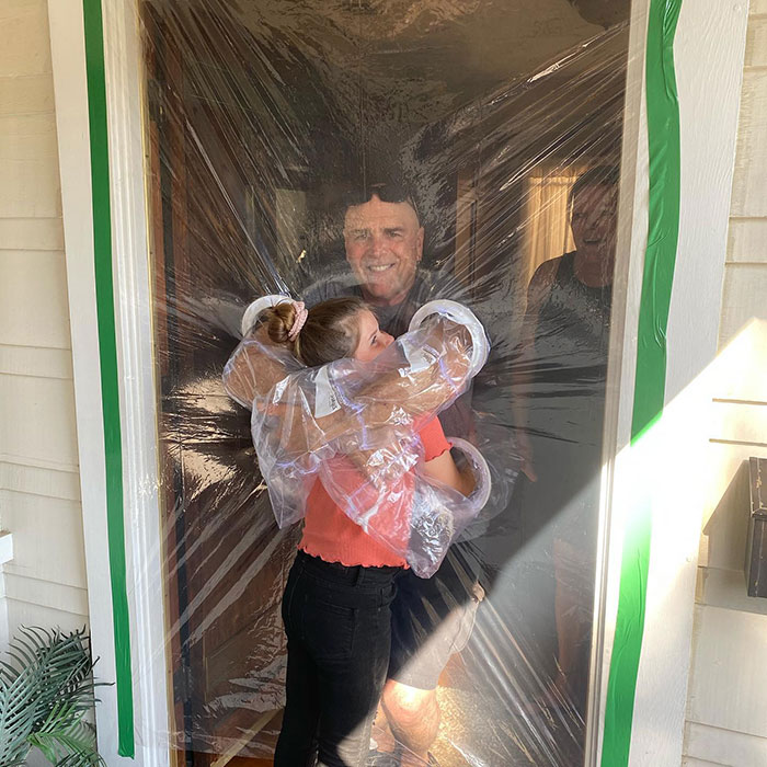 10-Year-Old Designs A Plastic Curtain To Be Able To Hug Her Grandparents Safely During Quarantine 10-Year-Old Designs A Plastic Curtain To Be Able To Hug Her Grandparents Safely During Quarantine