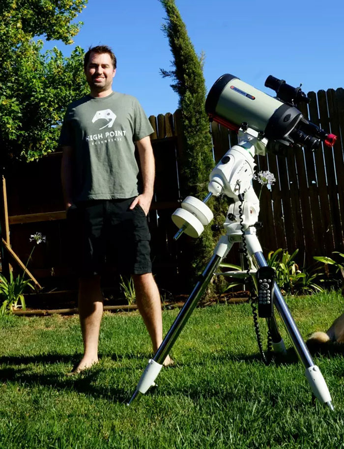 Photographer Captures And Mashes Up Different Moon Phase Photos To Make One Clear Picture Photographer Captures And Mashes Up Different Moon Phase Photos To Make One Clear Picture