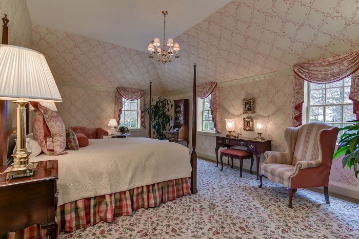 Person Finds A Listing For A House That Has A Fake City In Its Basement And You Can Only Guess Why