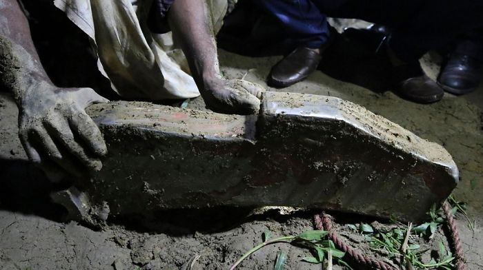 Fell From The Sky - Made 15ft Hole - Metal Object About 3ft Long, 30kg. What Is This Thing?