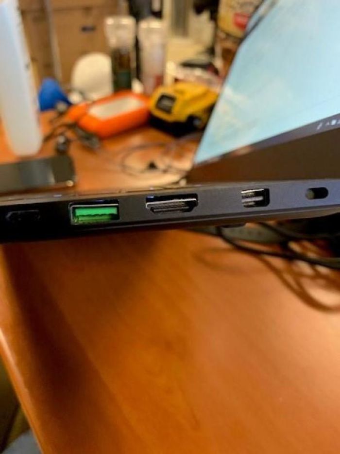 Friends Laptop Was Sent Back Like This From Razer