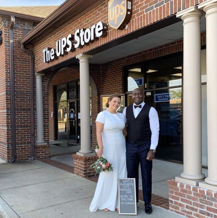 A Couple Got Their Wedding Notarized At UPS Instead Of Delaying It Because Of Coronavirus