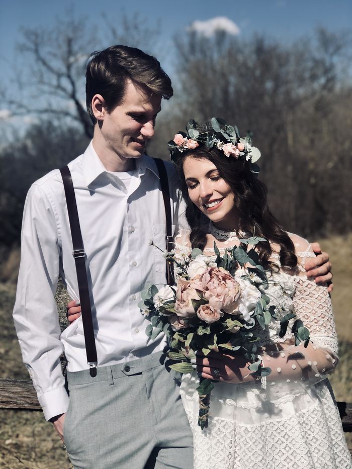 We Had To Postpone Our June Wedding So We Decided Just To Elope In My Parent’s Driveway So That My Self-Isolating Sister Could Watch From Her Car