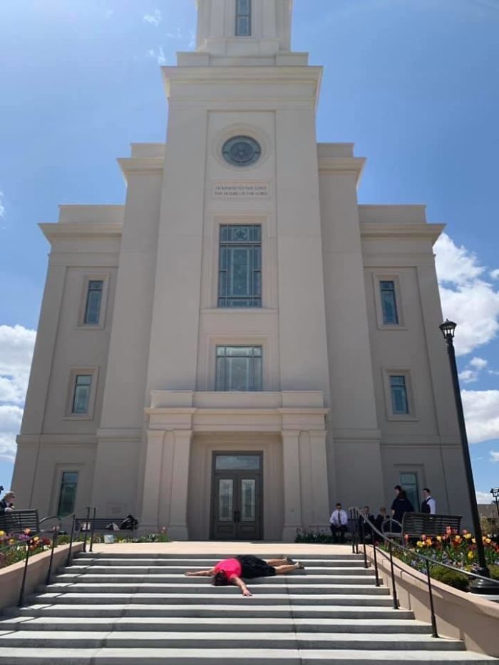 Here’s Me Enjoying My Sister’s Wedding I Was Invited To But Not Allowed To See