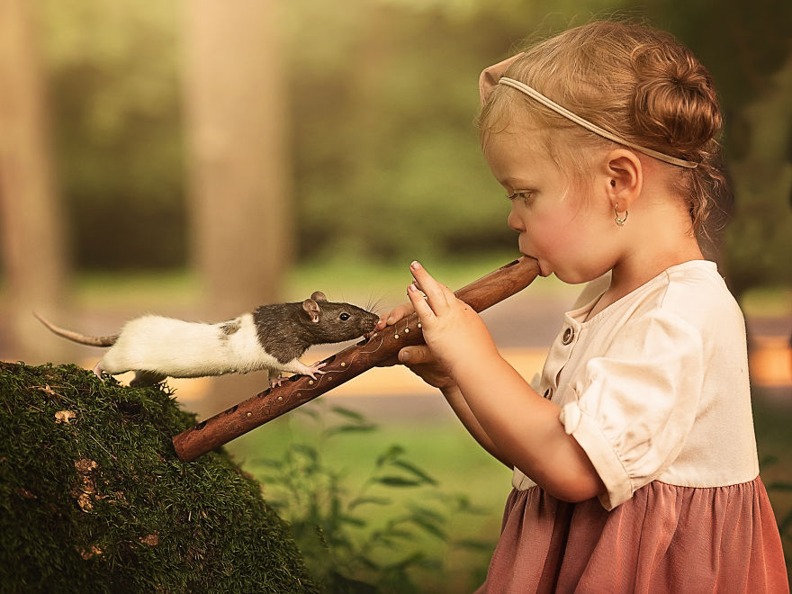 I Capture Children With Animals And Create Magical Moments.