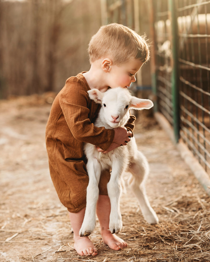 I Capture Children With Animals And Create Magical Moments.