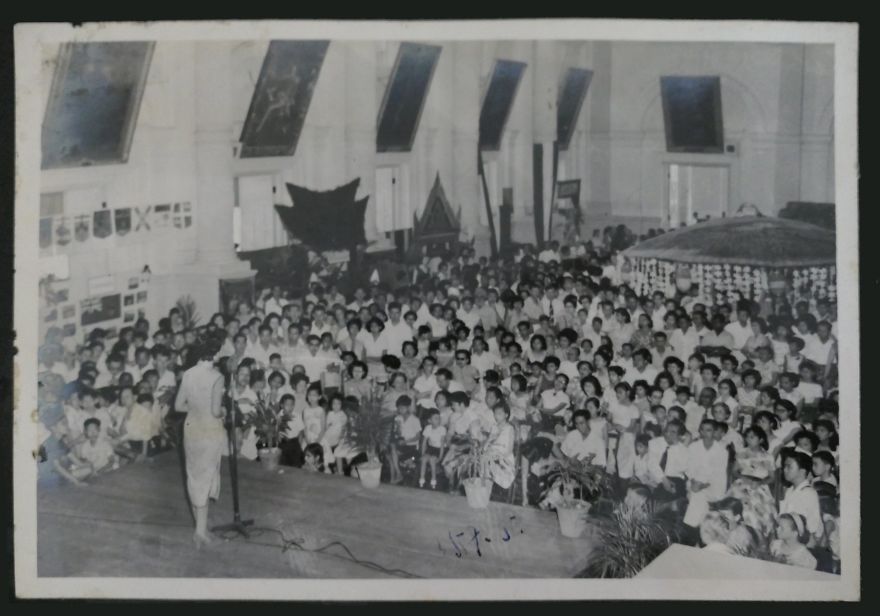 Singing Or Talking To An Auditorium