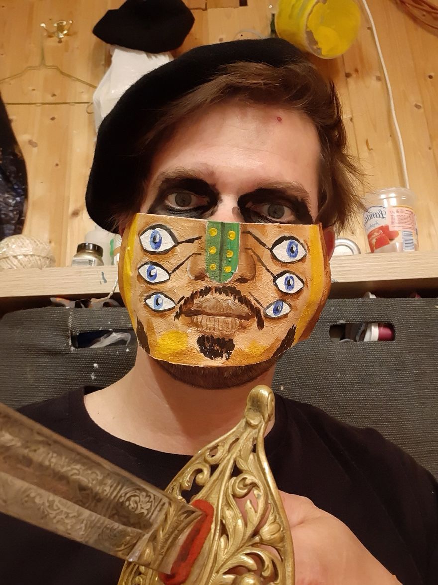 In Order Not To Let Creativity Die, The Artist Makes Fun Masks During Quarantine