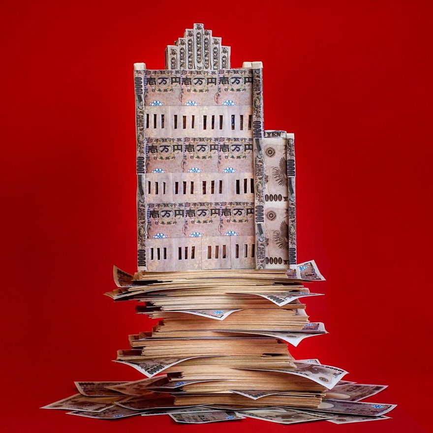 Artist Makes Amazing Sculptures Using Only Paper