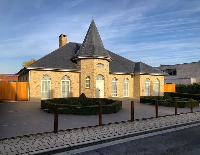 Who Wants To Be An Ugly Belgian House? Please Raise Your Tower