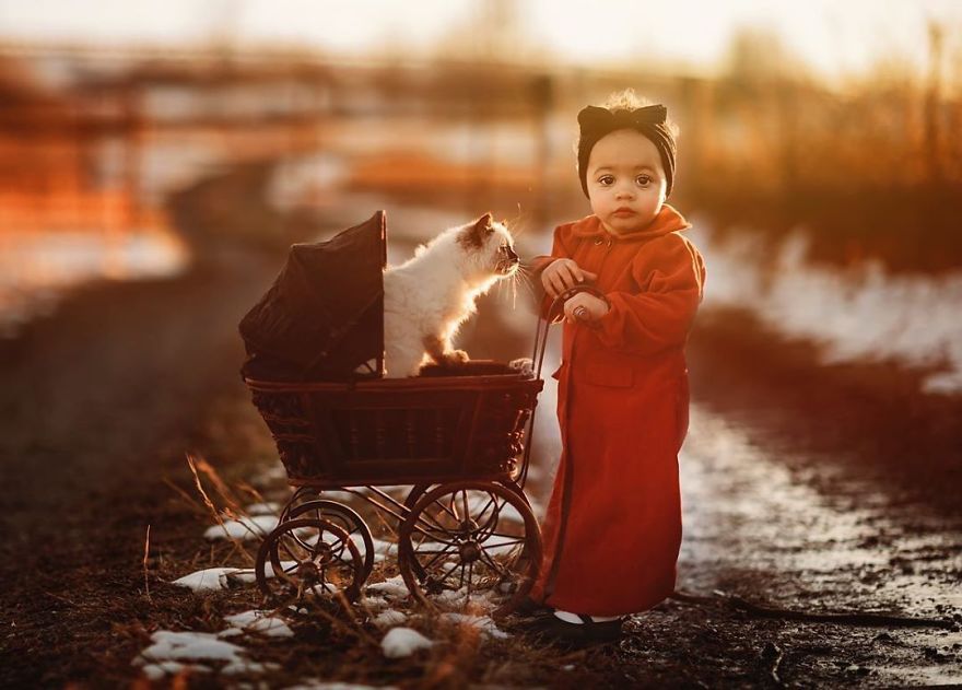 I Capture Children With Animals And Create Magical Moments.