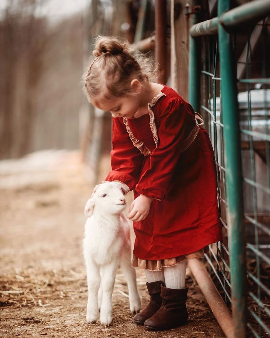 I Capture Children With Animals And Create Magical Moments.