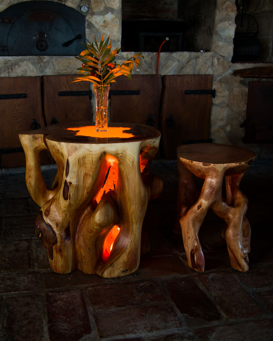 Inovative Furniture Design Or Artistic Masterpiece? These Artists Create Amazing Functional Sculptures Out Of Single Trunk By Chainsaw Carving!