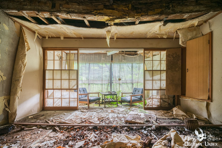 I Explored A Spa In Japan Abandoned Since The 1990s (12 Pics) I Explored A Spa In Japan Abandoned Since The 1990s (12 Pics)