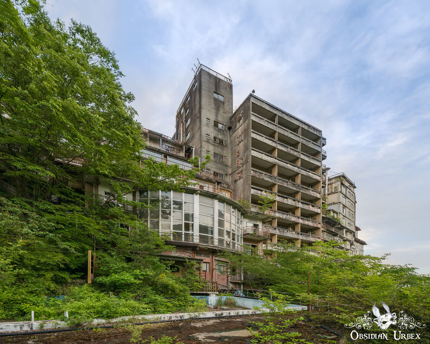 I Explored A Spa In Japan Abandoned Since The 1990s (12 Pics) I Explored A Spa In Japan Abandoned Since The 1990s (12 Pics)