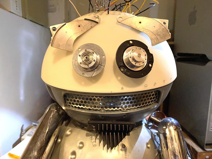 Say Hello To M8 And Rivvit!