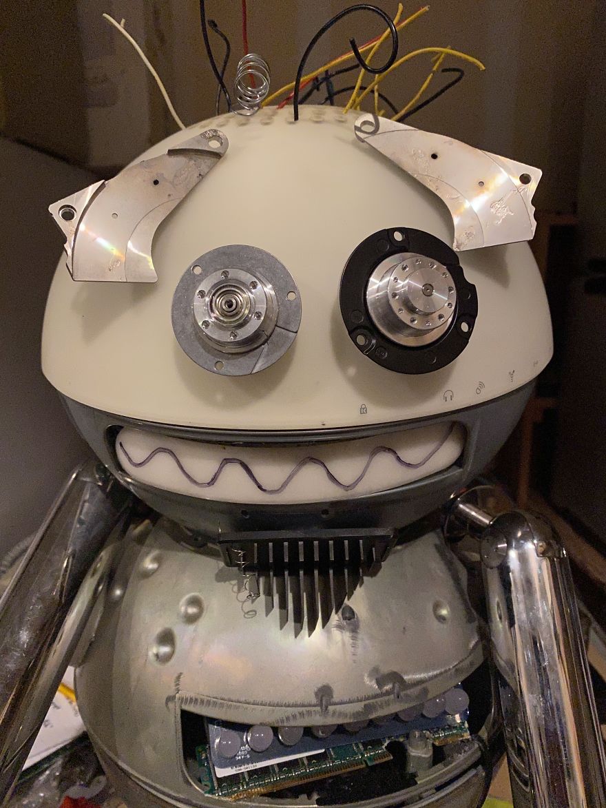 Say Hello To M8 And Rivvit!