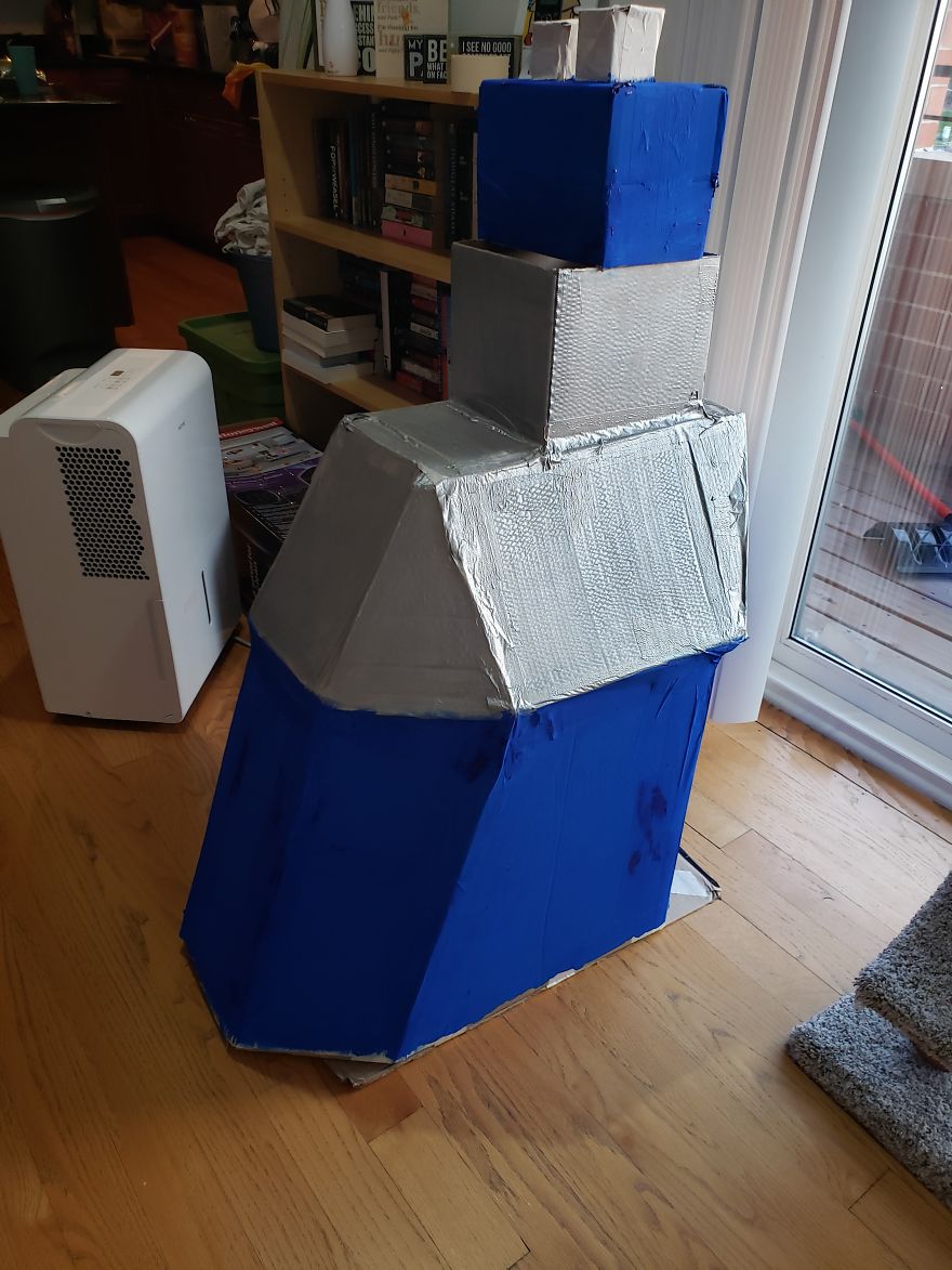 I Built This Dalek For My Cats Out Of Cardboard Boxes, And Topsy And Turvy Are Thrilled