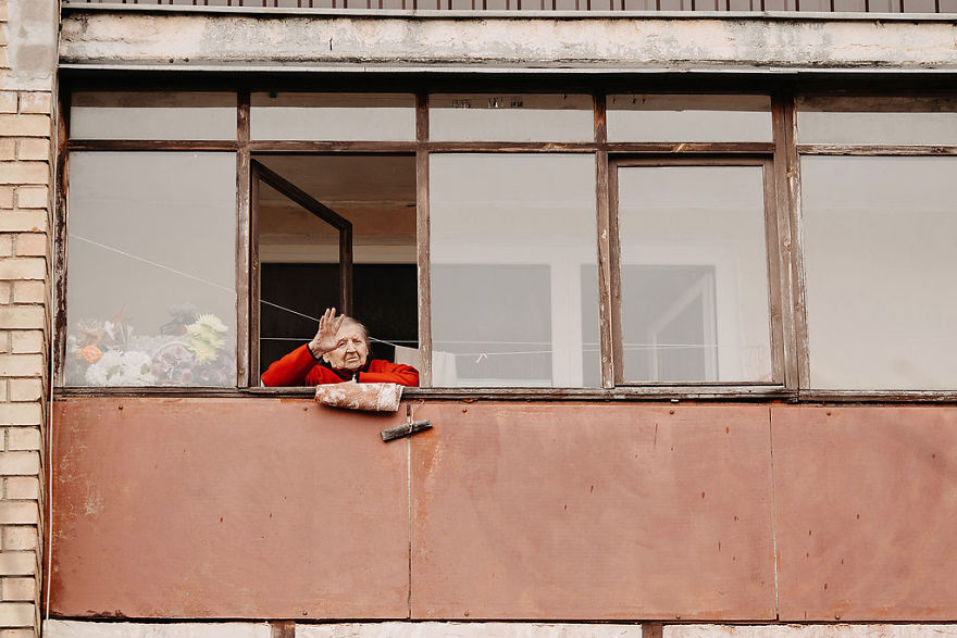 Kaunas' Courtyards Transform Into Stages As Various Artists Perform For Quarantined People Kaunas' Courtyards Transform Into Stages As Various Artists Perform For Quarantined People