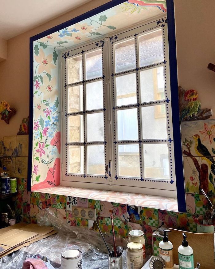 Artist Stuck In Quarantine Unleashes Her Creativity On Her House And Paints All Over The Walls Artist Stuck In Quarantine Unleashes Her Creativity On Her House And Paints All Over The Walls