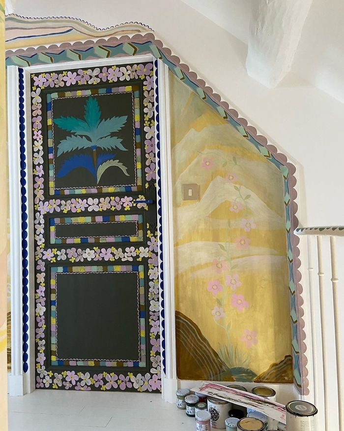 Artist Stuck In Quarantine Unleashes Her Creativity On Her House And Paints All Over The Walls Artist Stuck In Quarantine Unleashes Her Creativity On Her House And Paints All Over The Walls