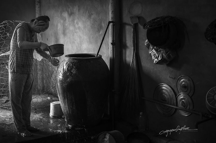 Abandoned Child Faces Gloomy Future Because Of Acid Attack Abandoned Child Faces Gloomy Future Because Of Acid Attack