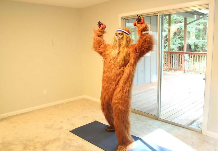 Someone Posed As Bigfoot In This $999,000 House Listing And The Photos Are Hilarious Someone Posed As Bigfoot In This $999,000 House Listing And The Photos Are Hilarious