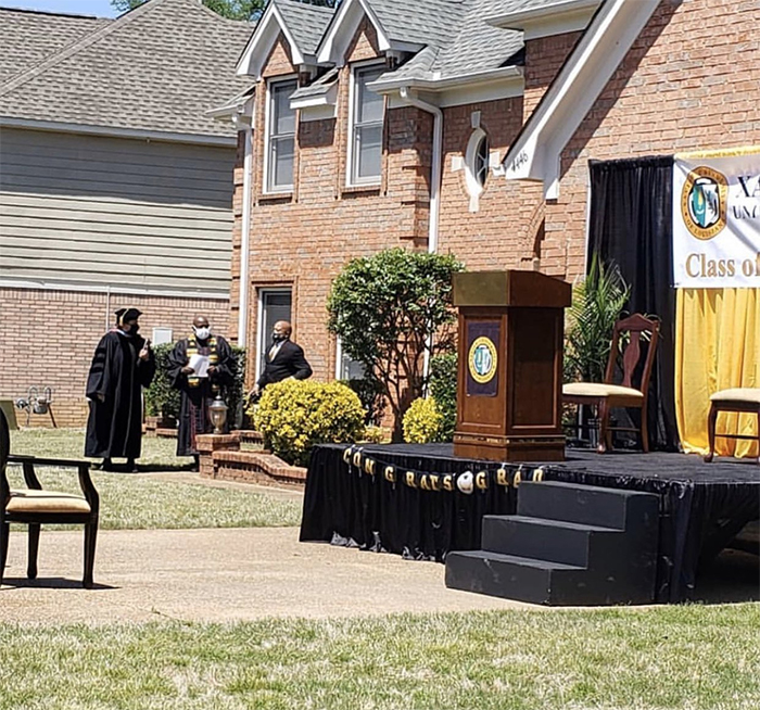Dad Builds A Stage Right On His Driveway To Host College Graduation For His Daughter Dad Builds A Stage Right On His Driveway To Host College Graduation For His Daughter