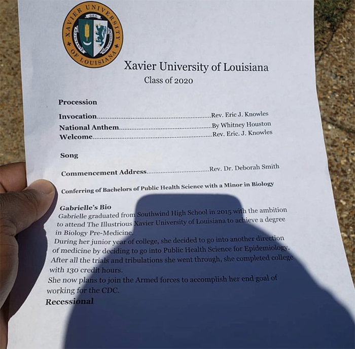 Dad Builds A Stage Right On His Driveway To Host College Graduation For His Daughter Dad Builds A Stage Right On His Driveway To Host College Graduation For His Daughter